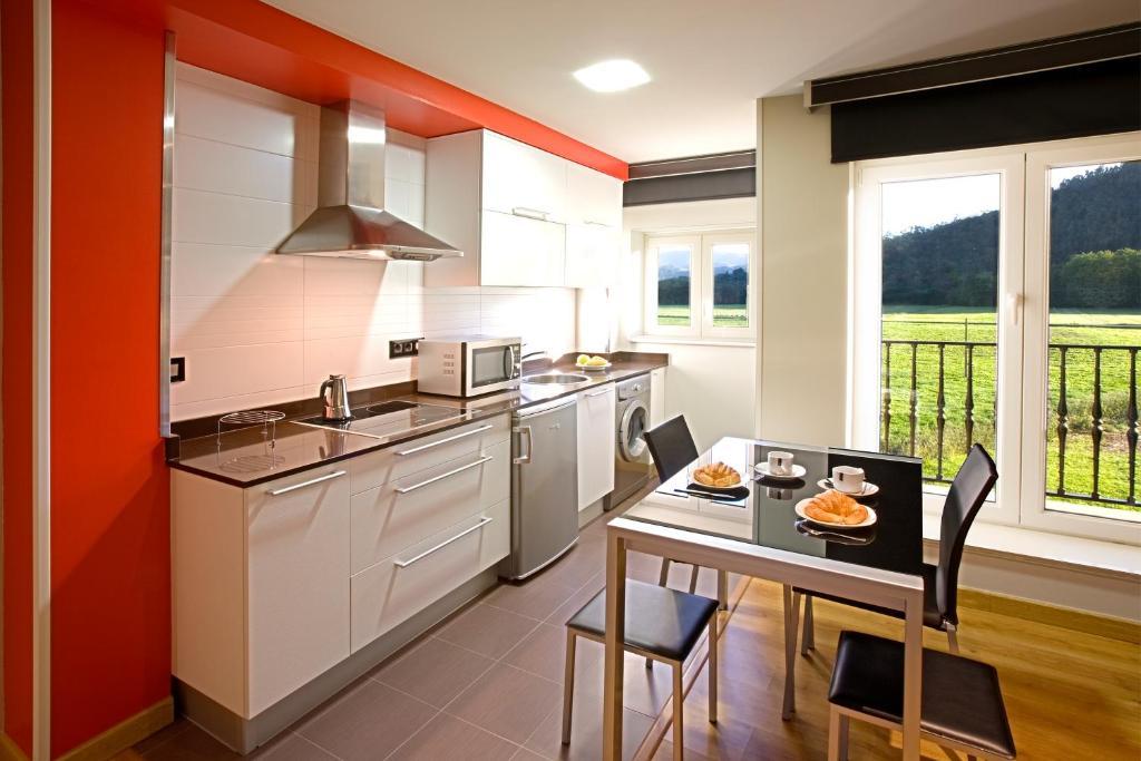 Apartamentos Spa Villa Pasiega Хознайо Стая снимка